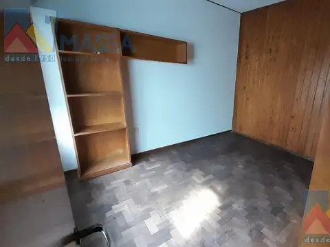 Mitre 3937 en Alquiler – Casa de pasillo de 2 dormitorios con patio y terraza