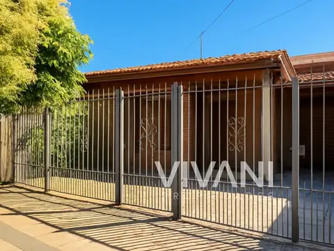 VENTA  CASA 3 dorm con fondo  123 entre 63 bis y 64, Berisso