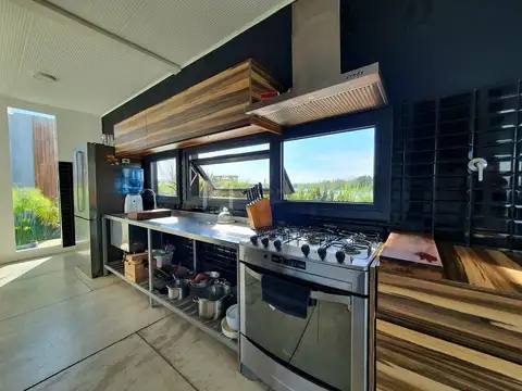 Casa en Venta con 4 cocheras