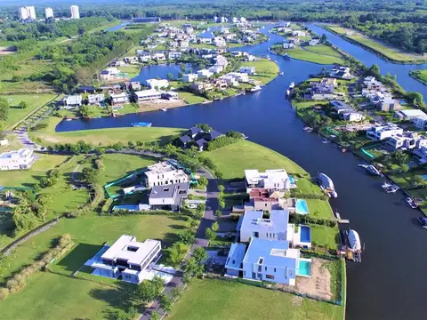 Terreno en Venta en Albanueva, USD 1.800.000