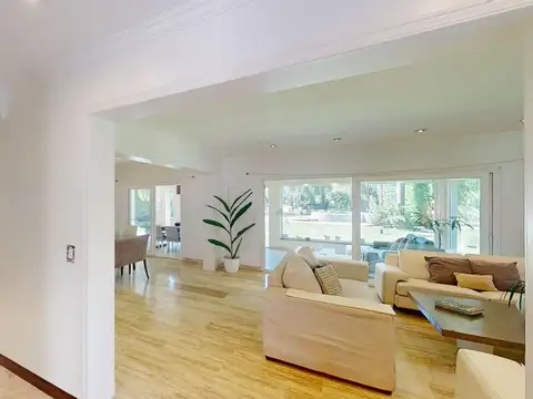 Casa 6 ambientes con 3 baños