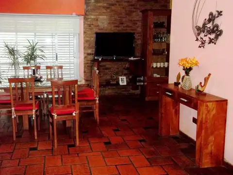 Casa 5 ambientes con 2 baños