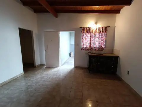 Casa 2 ambientes con 1 baño