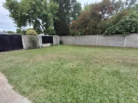 Terreno en Pueblo Esther con Portón y 2 cocheras.