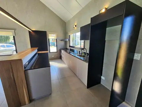 Casa 3 ambientes con 2 baños