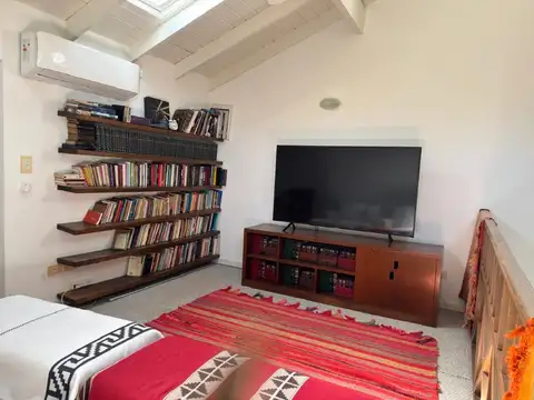 Espectacular casa con casa de huéspedes y lote opcional