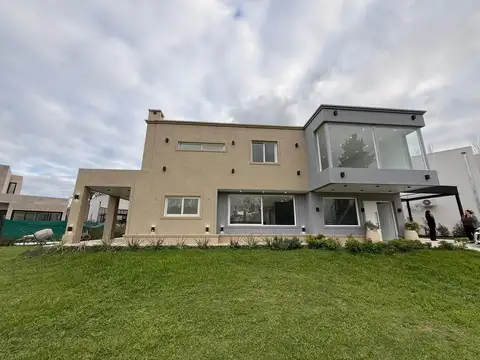 CASA EN VENTA CAMPANA