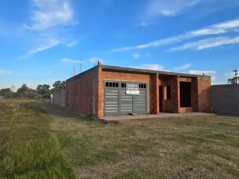 Casa 3 ambientes con 2 baños