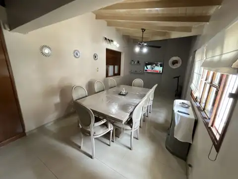 Casa 5 ambientes con 3 baños