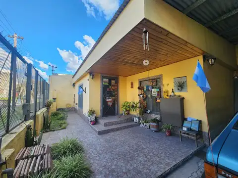 VENTA CASA 4 AMBIENTES BERNAL