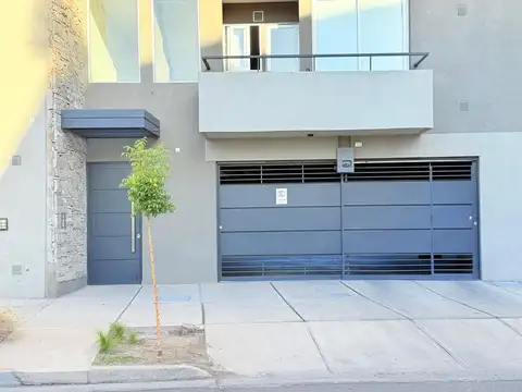 Casa en Venta Barrio Los Carolinos - Carrodilla