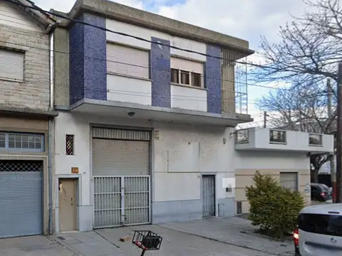 Casa con galpón en 2 ptas, en venta 267 m2 Lanús O