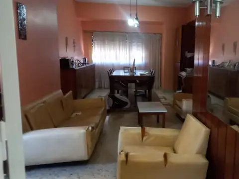 Casa con galpón en 2 ptas, en venta 267 m2 Lanús O