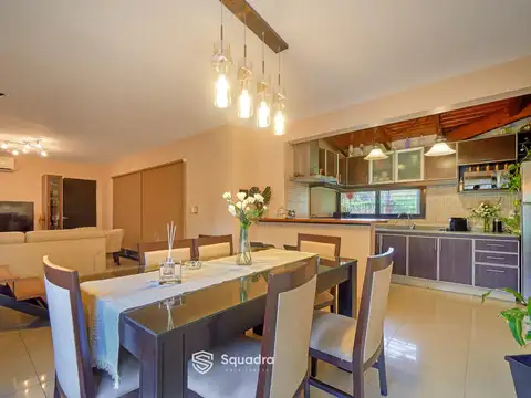 VENTA | PERMUTA - Casa de dos dormitorios, galería, jardín y piscina - Funes.