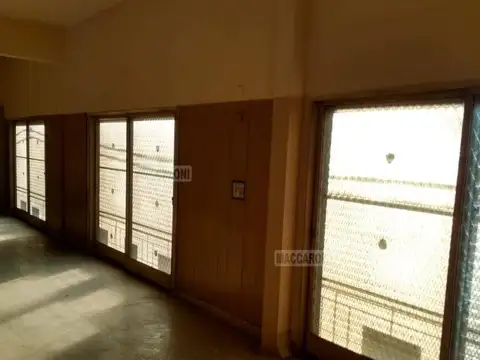 Local - Venta - Argentina, La Matanza - LISANDRO DE LA TORRE 427