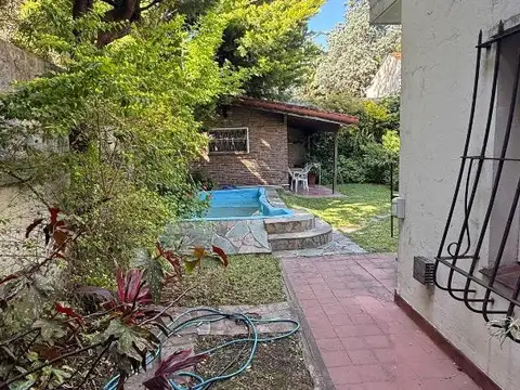 Casa 6 ambientes con 2 baños