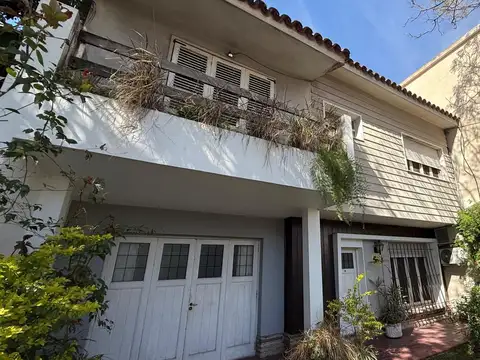CASA EN HAEDO PARA RECICLAR CON FONDO Y PILETA 5 DORMS