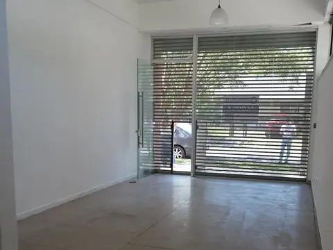 Local en Alquiler Via Púb.