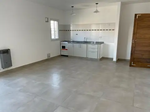 Departamento 2 ambientes con patio-balcón