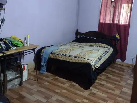 Casa 7 ambientes con 2 baños