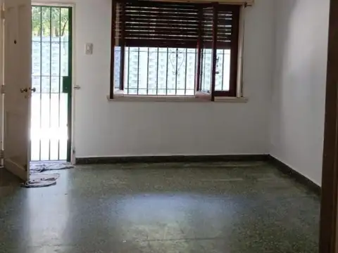 Casa en venta - 3 Dormitorios 1 Baño - Morón