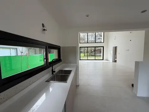 Casa 3 ambientes con 2 baños