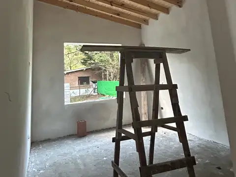 Casa de categoría en venta de 3 ambientes . DUEÑO DIRECTO .En obra . Costa Del Este