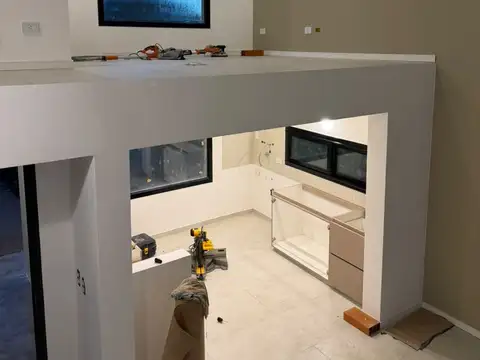 Casa de categoría en venta de 3 ambientes . DUEÑO DIRECTO . Costa Del Este