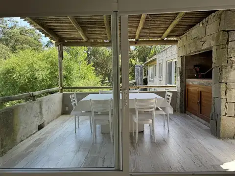 Casa en La Pedrera - a metros de la ruta 10 y del mar - Rocha - Uruguay