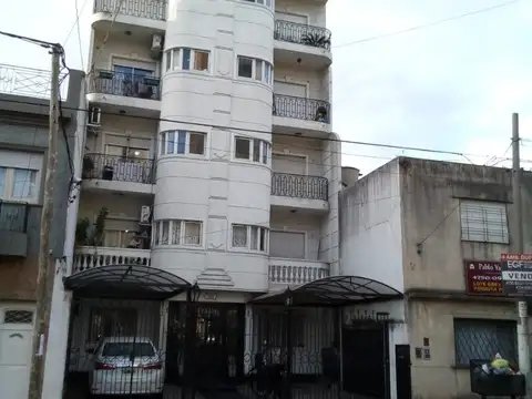 Gral J J De Urquiza 5000, Piso 1