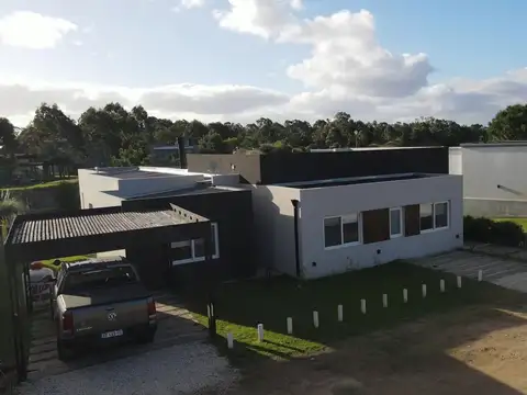 Casa en venta - 5 Dormitorios 5 Baños - Pinamar