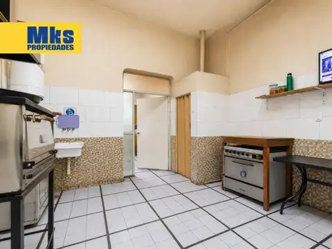 Venta. La boca. Casa y 2 Locales.