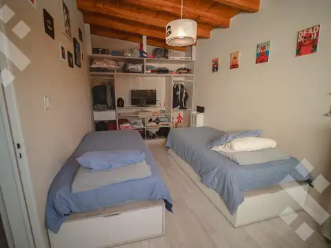 Casa 7 ambientes con 2 baños