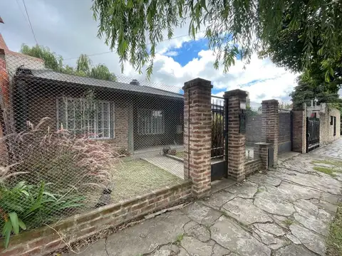 VENTA CASA 4 AMB C/PATIO Y GGE. - LUIS GUILLON