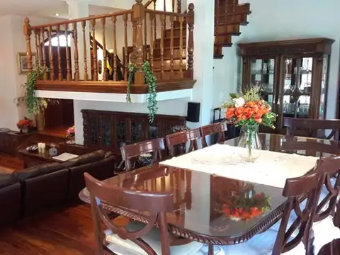 Muy buen chalet en una muy buena ubicación - Categoría - Adrogue