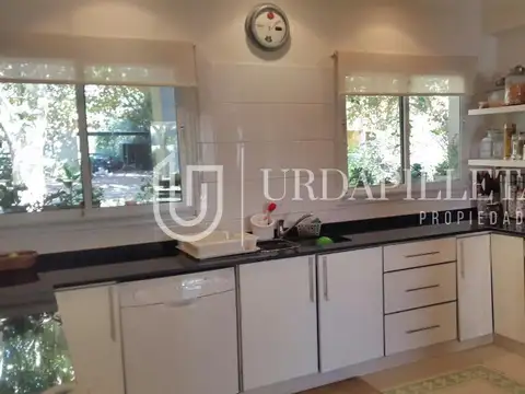 Casa 5 ambientes con 3 baños
