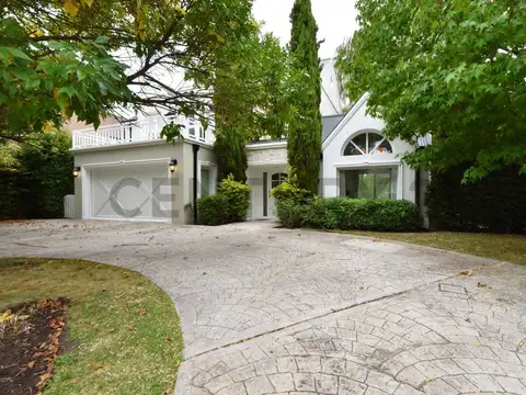 Venta de casa 6 ambientes con pileta, Rumenco, Mar del Plata.