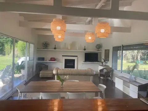 VENTA DE MODERNA  CHACRA EN BENQUERENCIA CLUB