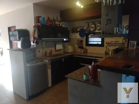 Casa en venta - 3 Dormitorios 3 Baños - Cochera - 345Mts2 - La Plata