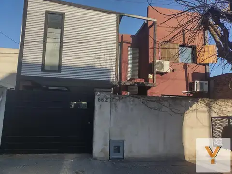 Casa en venta - 3 Dormitorios 3 Baños - Cochera - 345Mts2 - La Plata