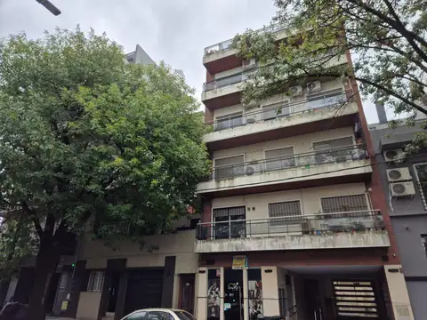 Departamento 2 ambientes patio venta Monte Castro