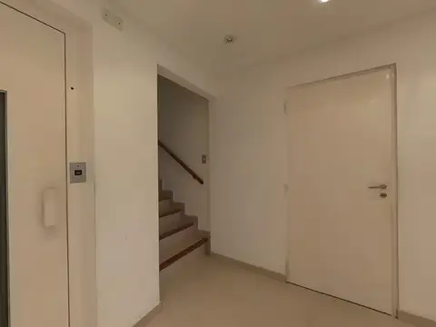 Casa en Alquiler con 2 cocheras