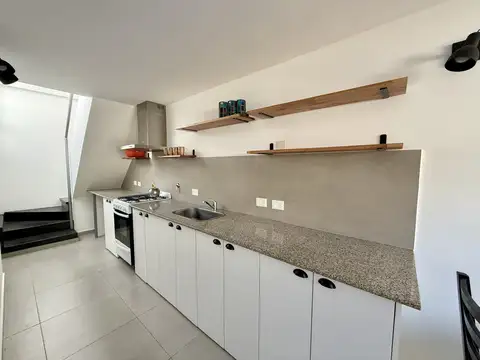 Depto Tipo Casa en Alquiler de 4 ambientes