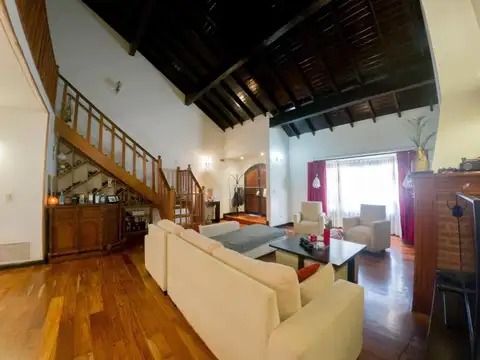Casa en Venta con 3 cocheras