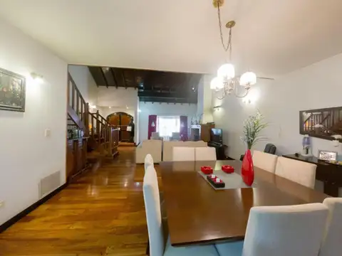 Casa 4 ambientes con 5 baños