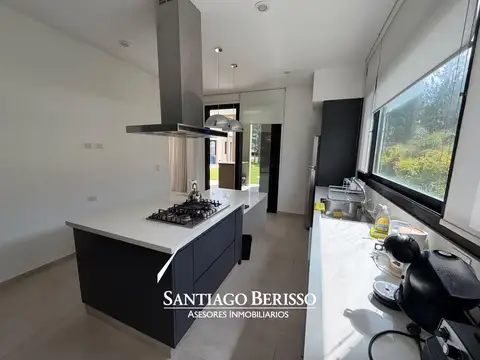 Casa en Venta en Campana, USD 320.000