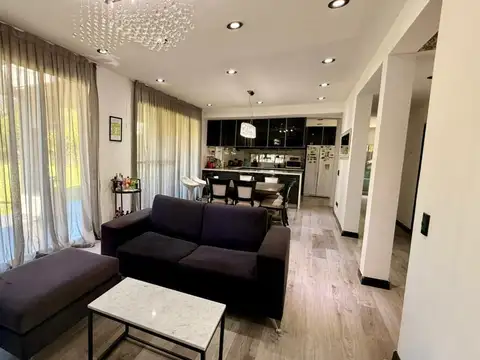 Casa 4 ambientes con 3 baños