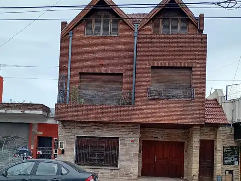 Chatet Lanus Este