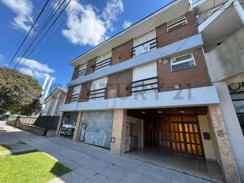 VENTA DEPARTAMENTO SOBRE AVENIDA