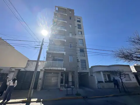 Departamento en Venta de 2 dormitorios en suite. Balcón terraza. Centro Zárate